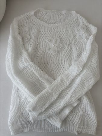 weisser Pullover