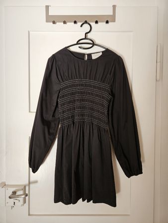 Neo Noir schwarzes gesmoktes Kleid mit Kontrastnaht Gr. 36