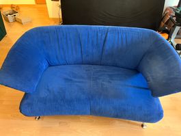2er Sofa in einem schönen blau