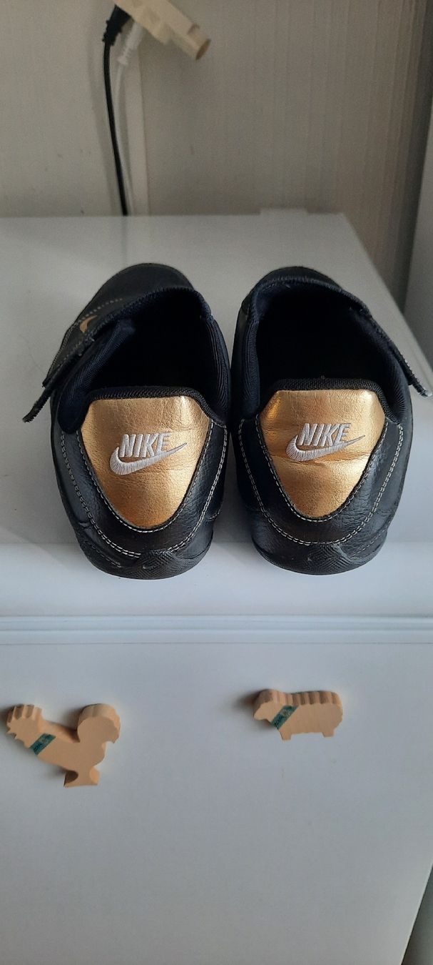 Nike Scarpe da uomo: Chaussure baskets Nike modèle rare en cuir – Nuovo (secondo la descrizione) da La Chaux-De-Fonds venduto da titi117suisse 1