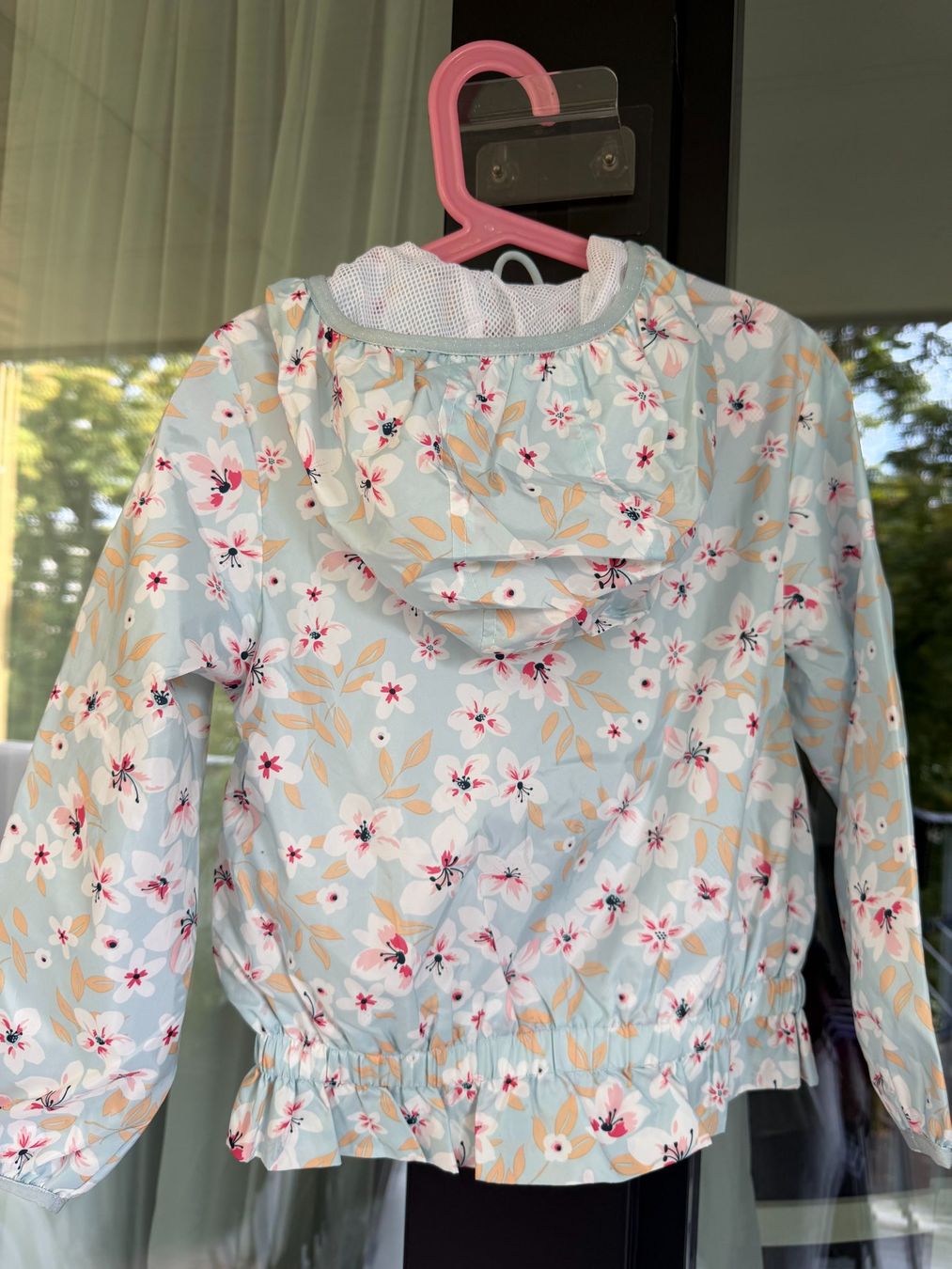 Giacche & Cappotti: Hellblaue Kinder-Windjacke mit Blumenmuster (Größe 122) – Usato da Frauenfeld venduto da geo_rpd9 2