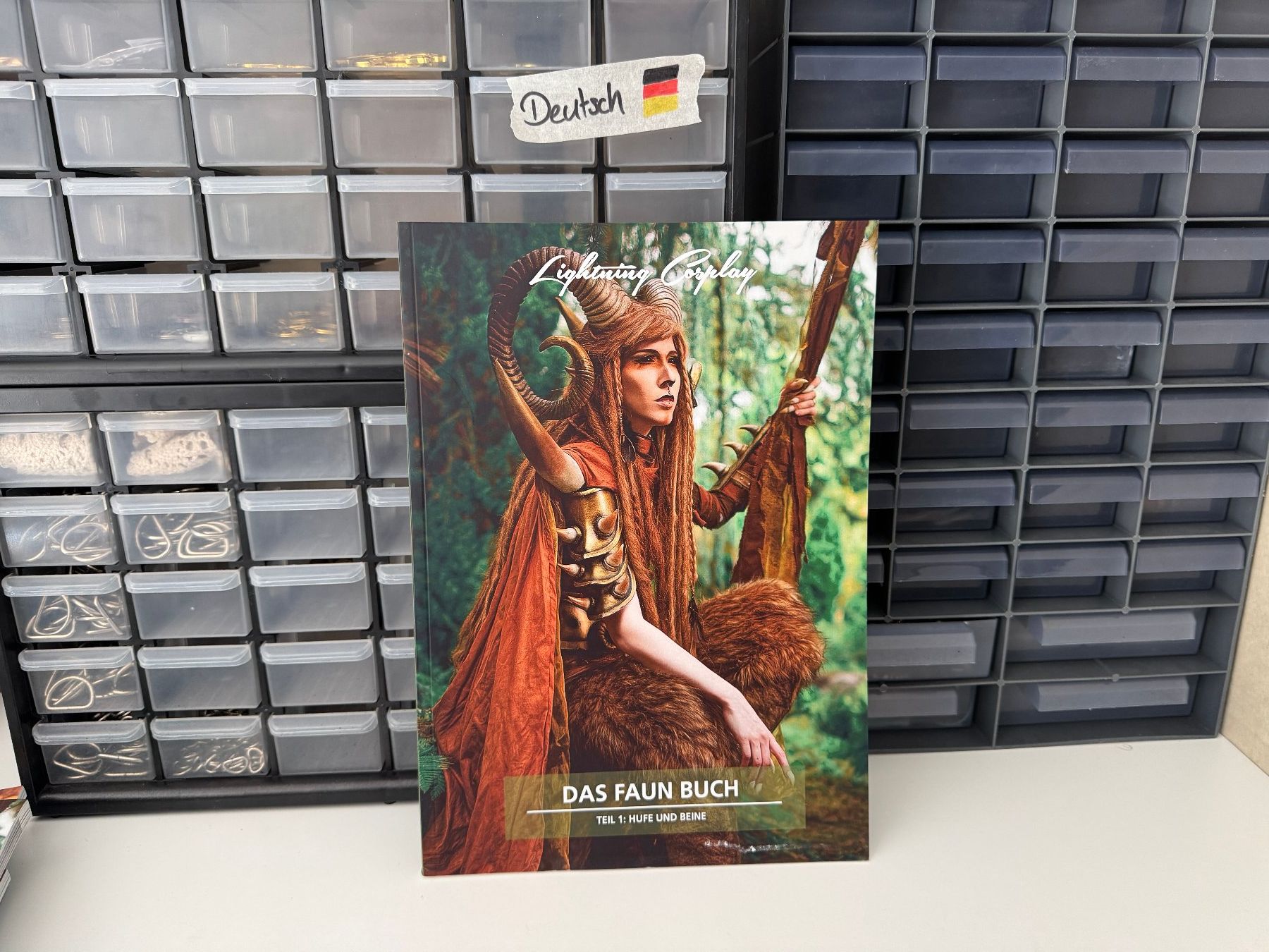 Libri: Lightning Cosplay Tutorial Buch: Faun Hufe [DE] – Usato da Rheinfelden venduto da Eldritchwitch