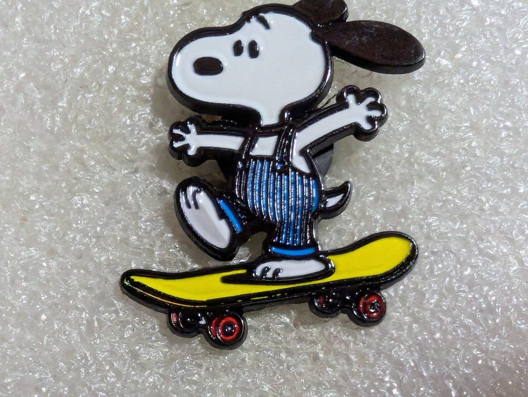 Plaquettes & Badges: Ansteckbutton 241: Snoopy – D'occasion à Oppligen par Pin-Fall-Shop