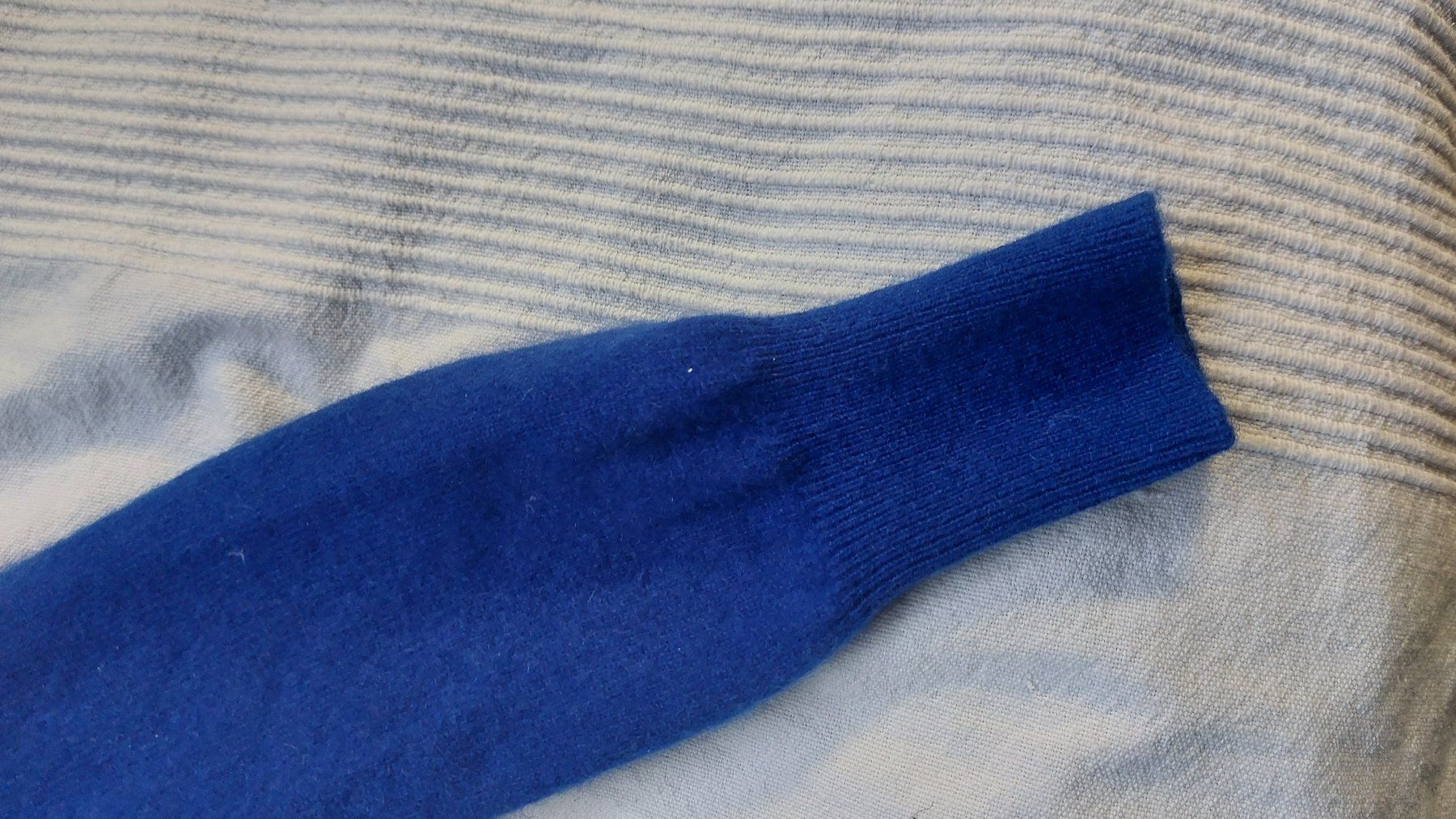 Giacche: Cashmerejäckchen / Pullover – Usato da Münchenstein venduto da Heremesios 4