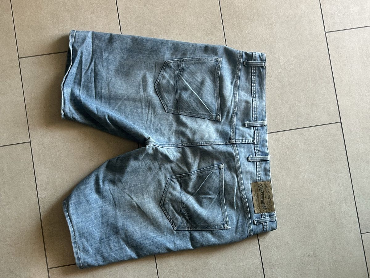 Jeans: Kurze Jeans hellblau – Neuf (Voir description) à Maisprach par _aliciarebecca_ 1