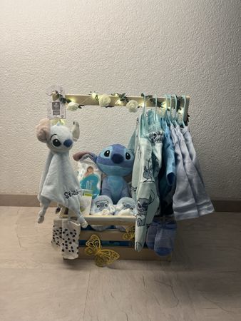 Süsses Stitch Baby-Set im Holzkorb, tolle Geschenkidee!