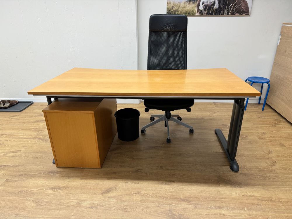 Scrivanie: Schreibtisch Stilodesigne Holz mit Korpus – Usato da Rudolfstetten venduto da Schgru 2