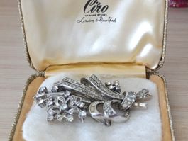 Broche Vintage CIRO- Métal Argenté & Strass – Avec Écrin