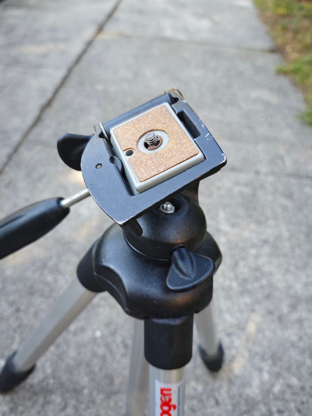 Manfrotto Treppiedi & Teste: Trépied Bogen - Manfrotto Junior – Usato da YVERDON-LES-BAINS venduto da CYBERSALE 2