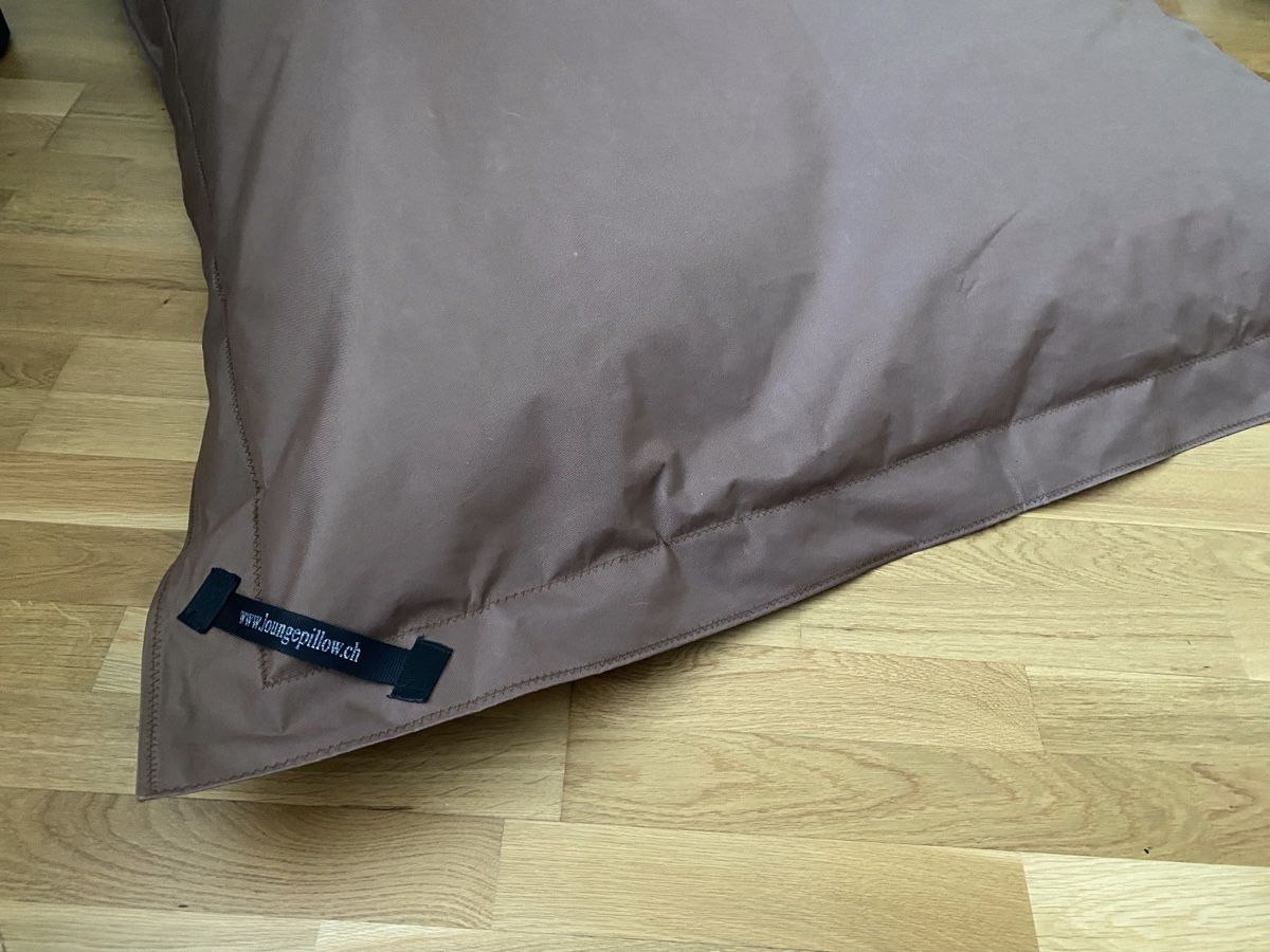 Cuscini: Braun Loungepillow - Sitzsack 140cm x 180cm – Usato da Dübendorf venduto da WillimannS 2