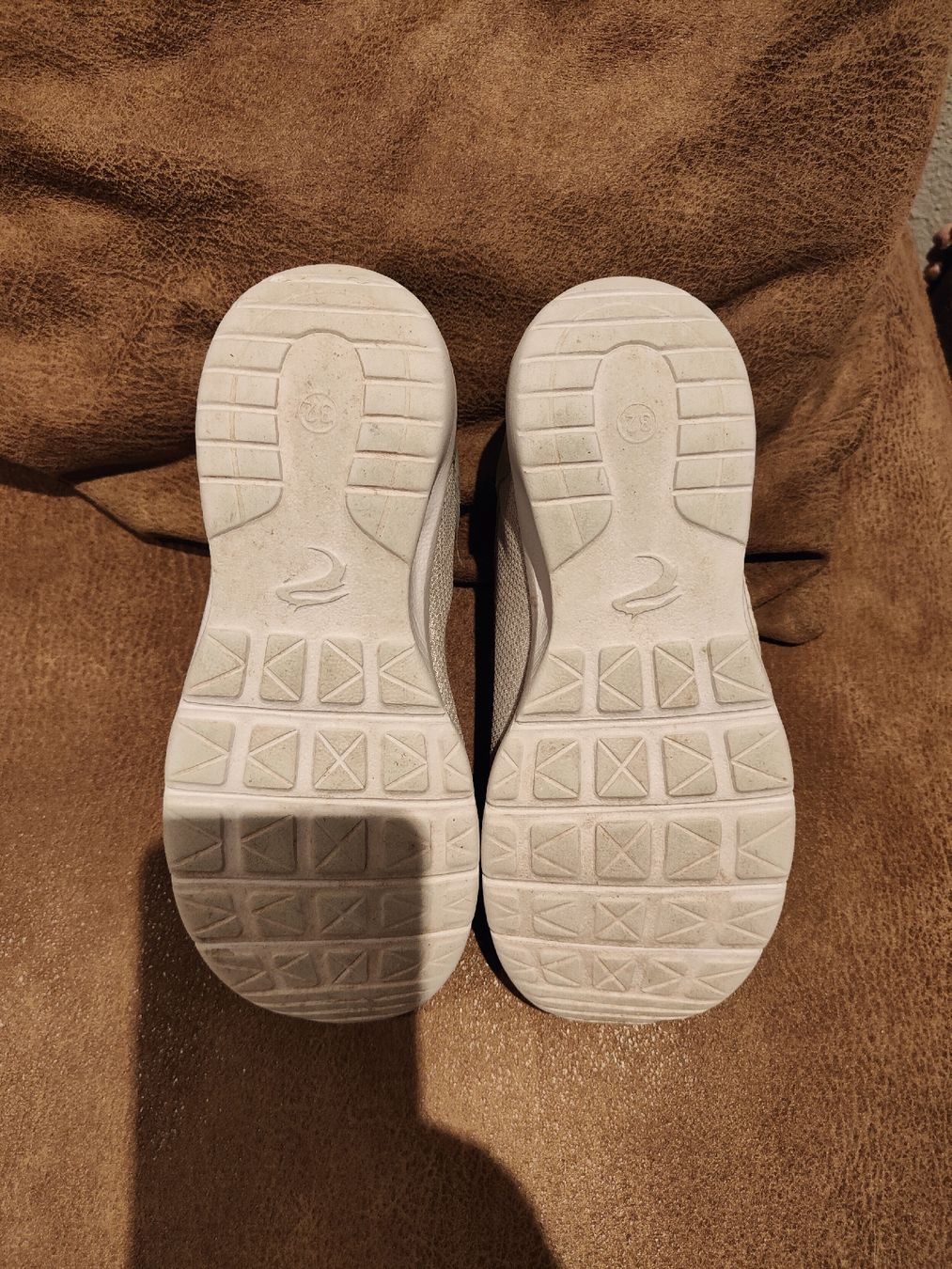 Scarpe per ragazze: Kinder Sneakers – Usato da Boswil venduto da Mige8912 4