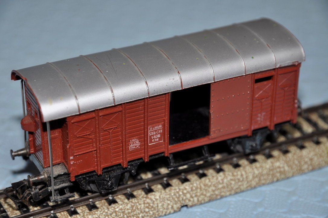 Märklin Modellini di ferrovie: Märklin Gedeckter Güterwagen – Usato da Niederscherli venduto da lama8567 3