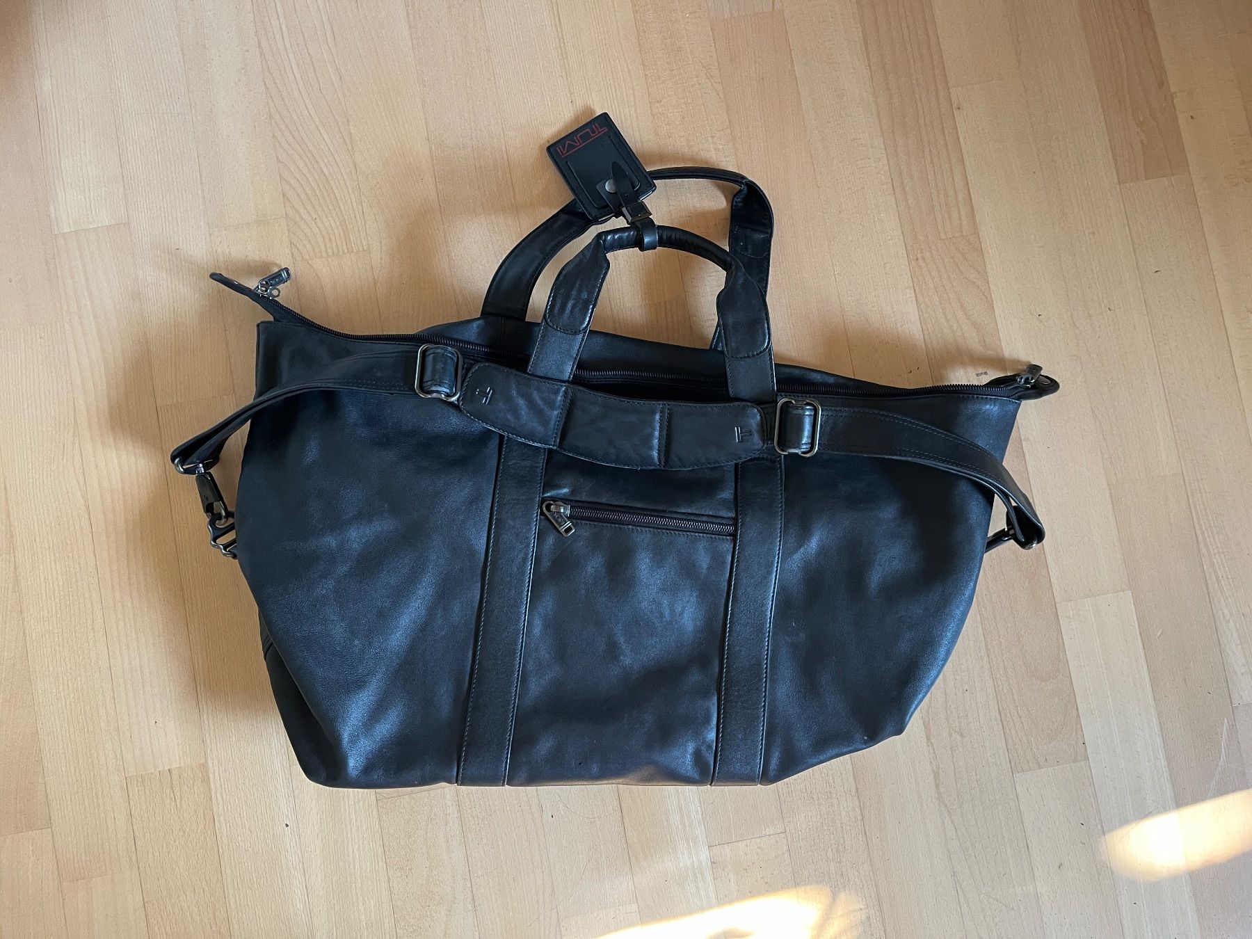 Tumi Taschen: Reisetasche von Tumi, leder – Gebraucht aus Zürich von emily02