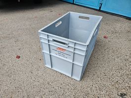 Kunststoffboxen zu verkaufen