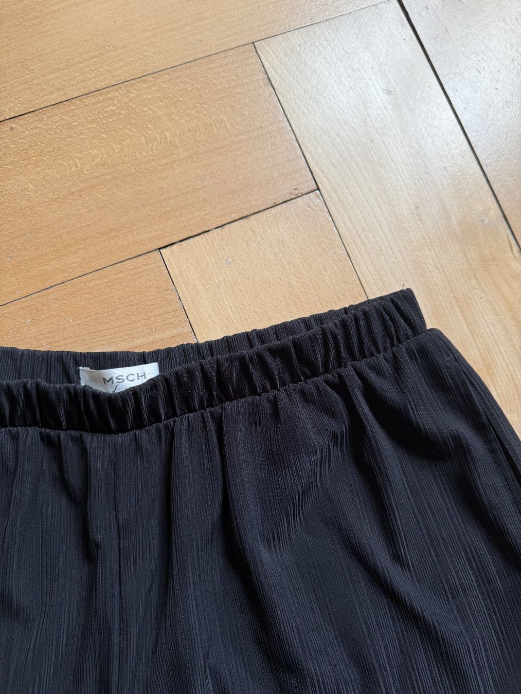 Hosen: MSCH - Shorts schwarz plissiert M – Gebraucht aus Zürich von Diazaio 1