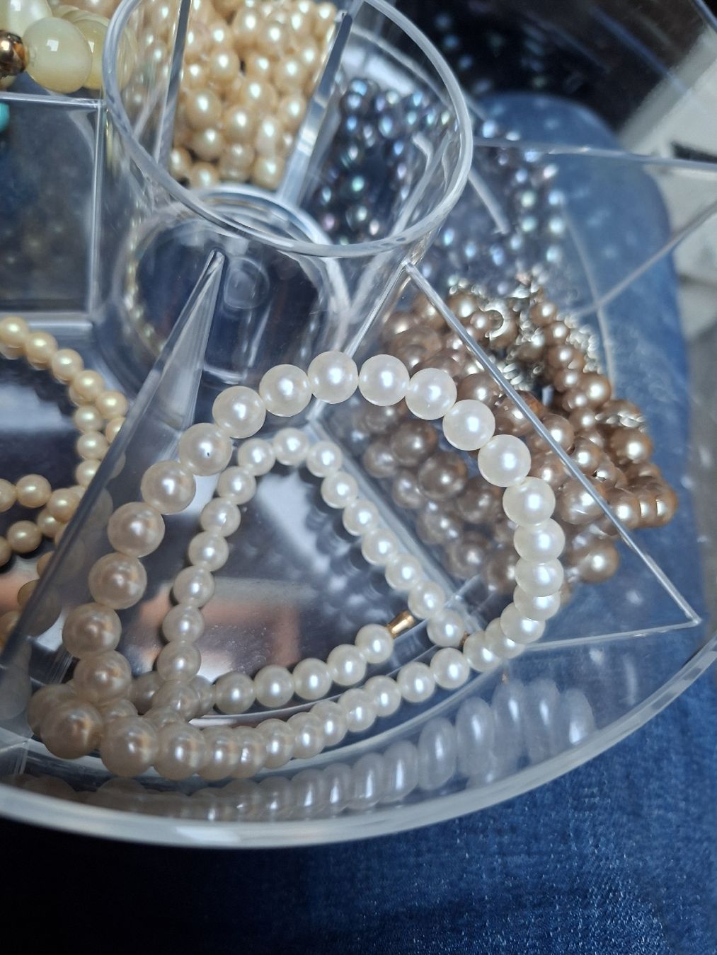 Lot de colliers et bracelets de perles en coffret (Gebraucht) in Tannay ...