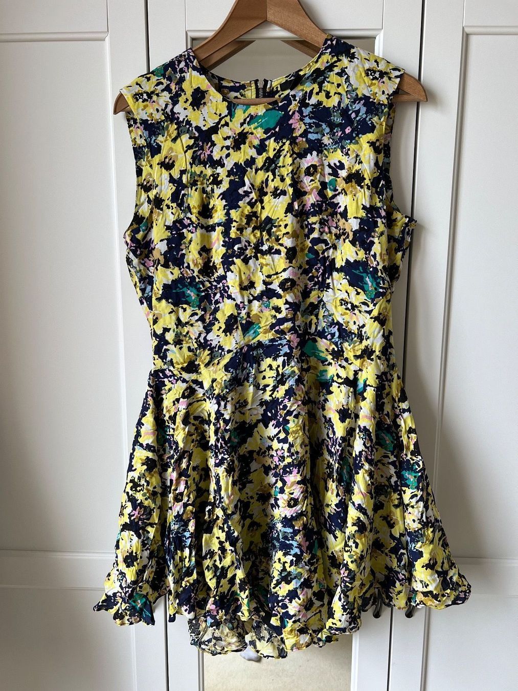 Robes: Robe patineuse H&M 42 – D'occasion à Neuchâtel par Thesebootsaremadeforwalking