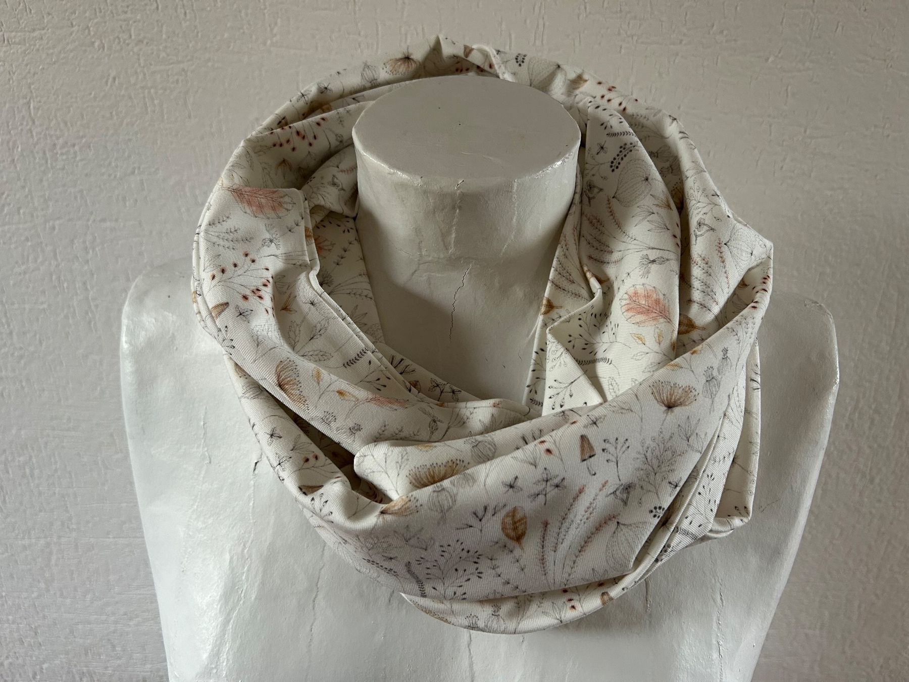 Foulards, Tücher & Schals: Loop -Schlauchschal - Baumwoll-Jersey - Handarbeit- Unikat – Neu und originalverpackt aus Riniken von KreativImKopf