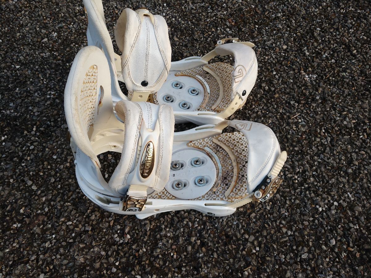 Burton Bindungen: Burton Snowboard P1 Bindung Weiß Gold – Gebraucht aus Adliswill von michael_rr 1