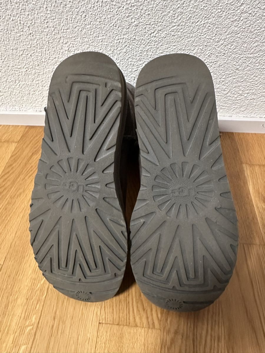 Ugg Scarpe da donna: Ugg Boots - Grey, Size EU 39 – Usato da Schlieren venduto da And_CH 7