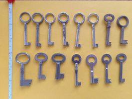 Lot de 15 anciennes petites clefs