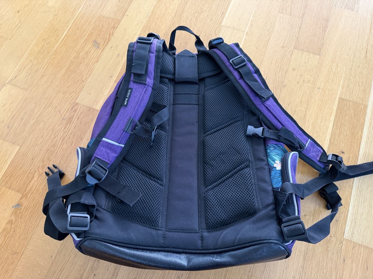 Kindertaschen: Neuer Walker Schuleucksack mit Blumenmuster – Neu und originalverpackt aus Bettlach von Tradenet100 1