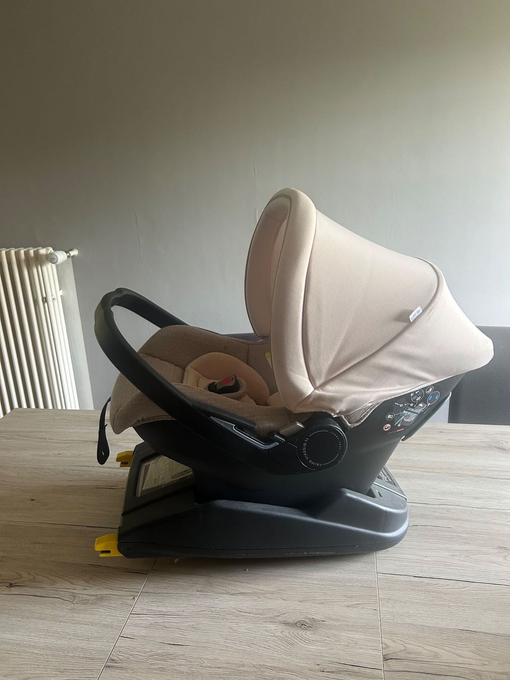 Peg Perego Seggiolini per auto: Babyschale mit 3 Isofix Stationen, unfallfrei – Usato da Solothurn venduto da susibusi11