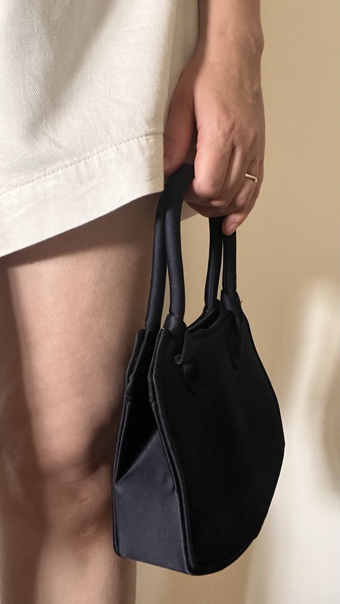 Sacs femmes: Borsa Scheilan a mano elegante nera donna nuova – D'occasion à Lugano par yul_fhg2