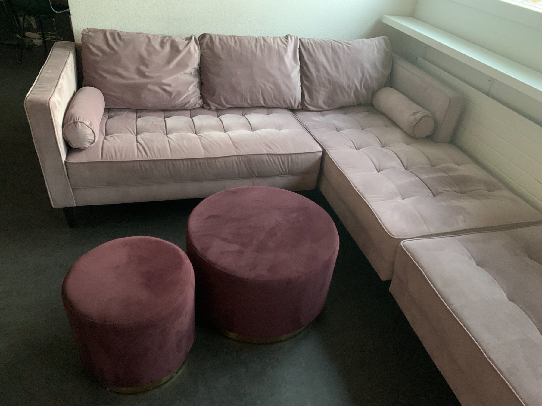 Hocker: 2 Hocker mit Messingsockel passend zu LAONA Sofa Samt – Gebraucht aus Zürich von anader 9