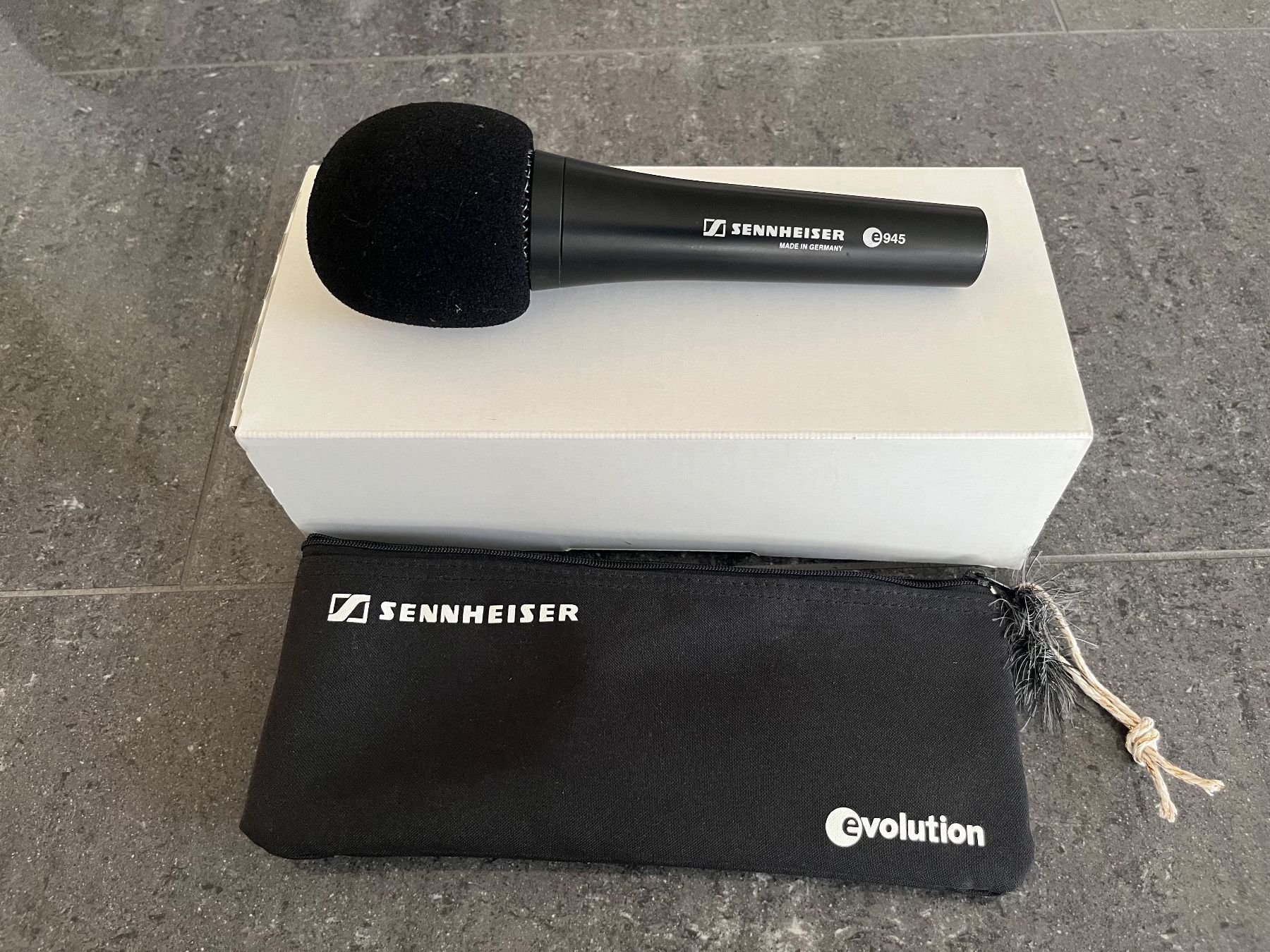 Sennheiser Mikrofone: PROFI-Mikrofon Sennheiser e945 mit massivem Ständer – Gebraucht aus Eggenwil von Therealsigi