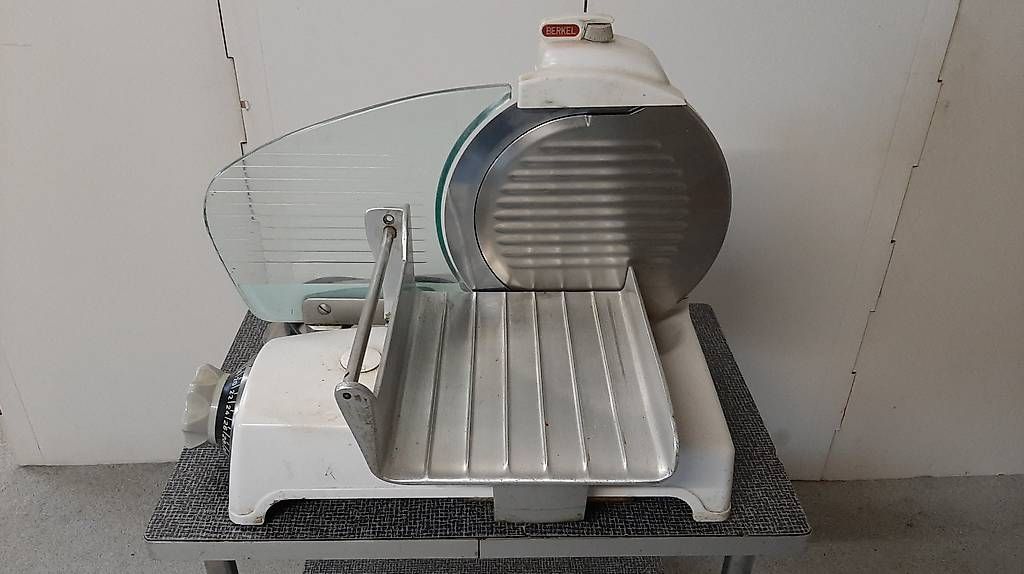 Berkel Appareils de cuisine: Berkel 836 Aufschnittmaschine, Fleischmaschine – D'occasion à Ricken SG par Bobo66