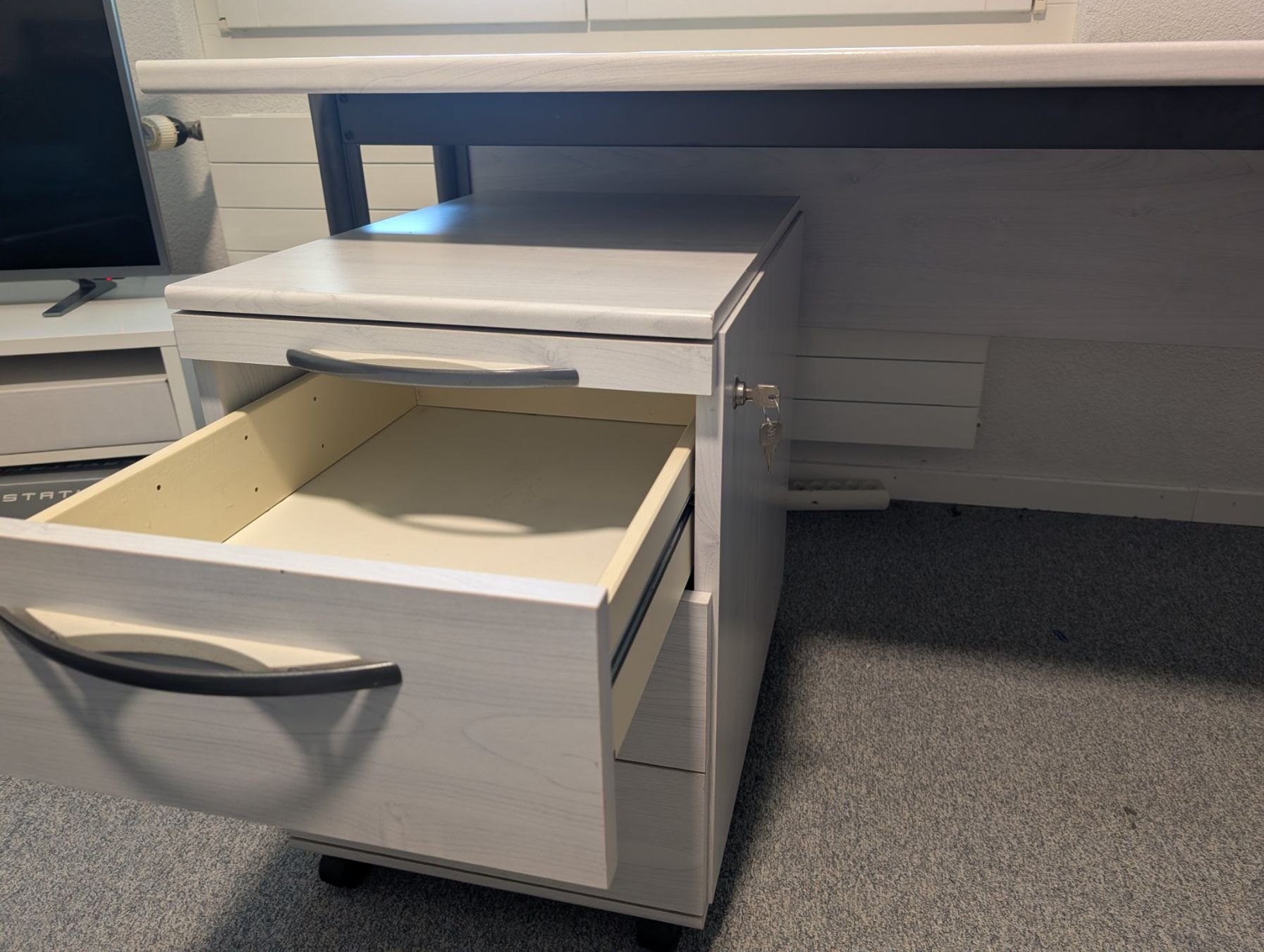Bureaux: Bürotisch robust 160cm x 80cm – D'occasion à Bremgarten b. Bern par qualivendor 2