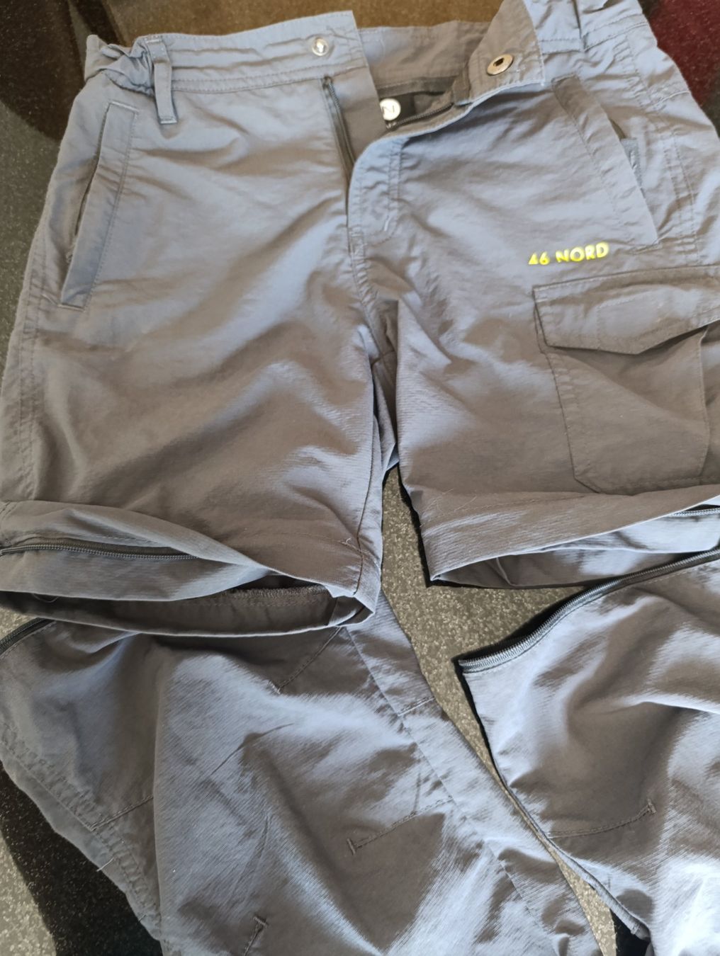 46 Nord Pantaloni: Freizeithose mit Zipp -abnehmbare Beinteile Gr. 140 – Usato da Thundorf venduto da Blitz_Donner