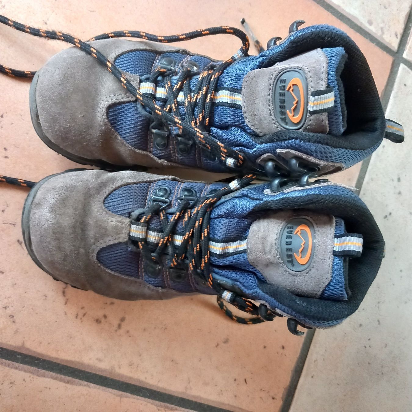 Everest Scarpe per ragazzi: Chaussures de marche 30 – Usato da Courrendlin venduto da tititchoun