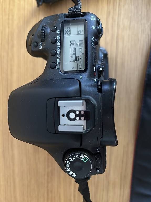 Kamera: Canon EOS 7D mit Batteriegriff – Gebraucht aus Grenchen von nudj1 2