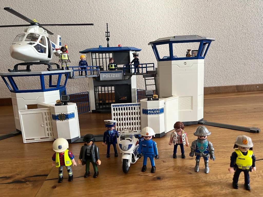 Giocattoli: Playmobil Polizei Einsatzzentrale – Usato da Ettiswil venduto da yvonnekreyenbuehl 1