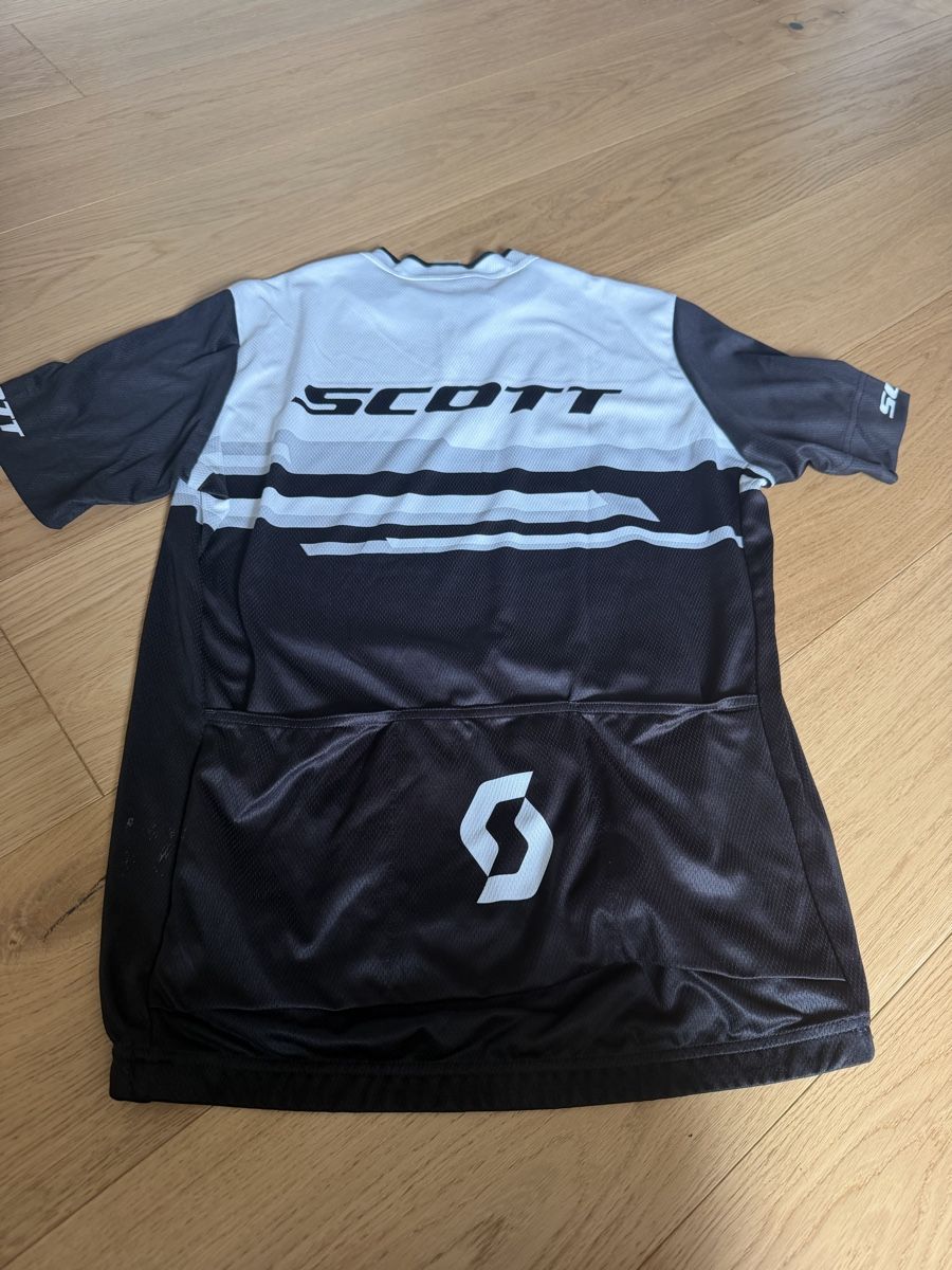 Scott Canottiere & Pantaloni: Fahrradshirt Scott XL – Usato da Eschikofen venduto da Kesper89 1