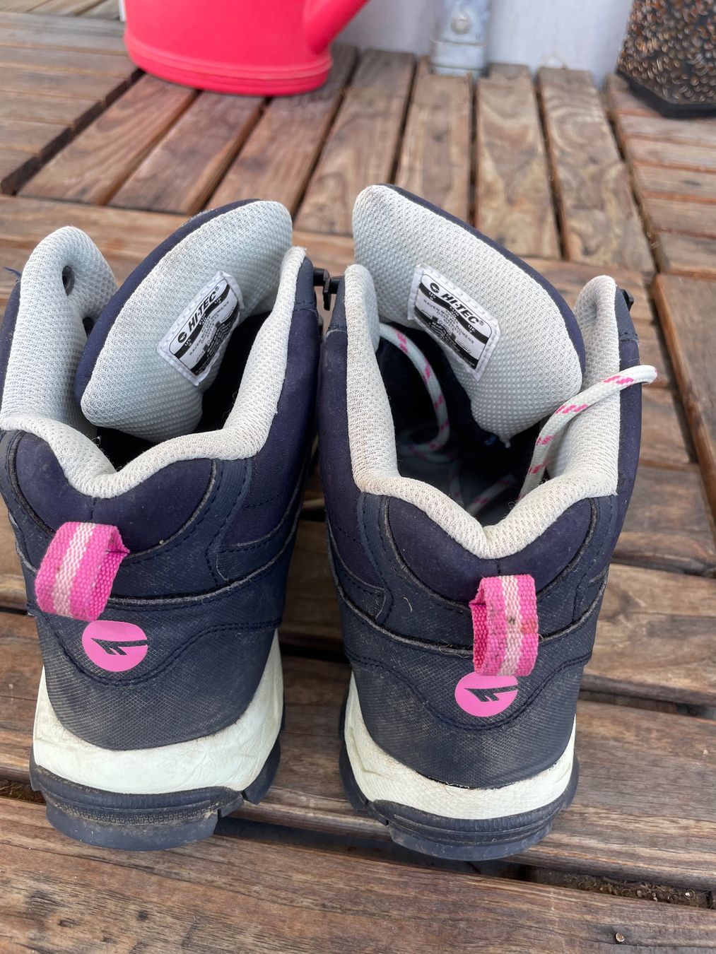 Damenschuhe: HI-TEC Wanderschuhe Damen Grösse 40 dunkelblau pink – Gebraucht aus Weesen von Clugi 2