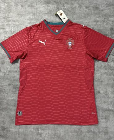 Maillot Portugal Puma rouge taille L neuf