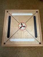 Carrom Spielbrett aus Holz mit Zubehör gebrauchter Zustand