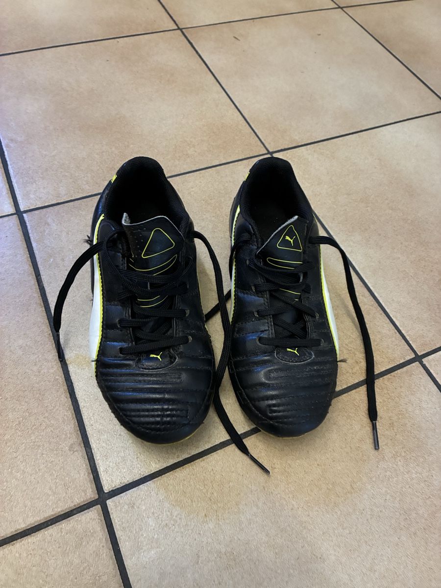 Scarpe per ragazzi: Scarpe da calcio Puma  – Usato da Bodio TI venduto da raf_dn8n