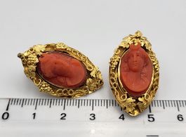 18 Karat 750 Gold Antik Ohrstecker Mit Korallen-Cameo