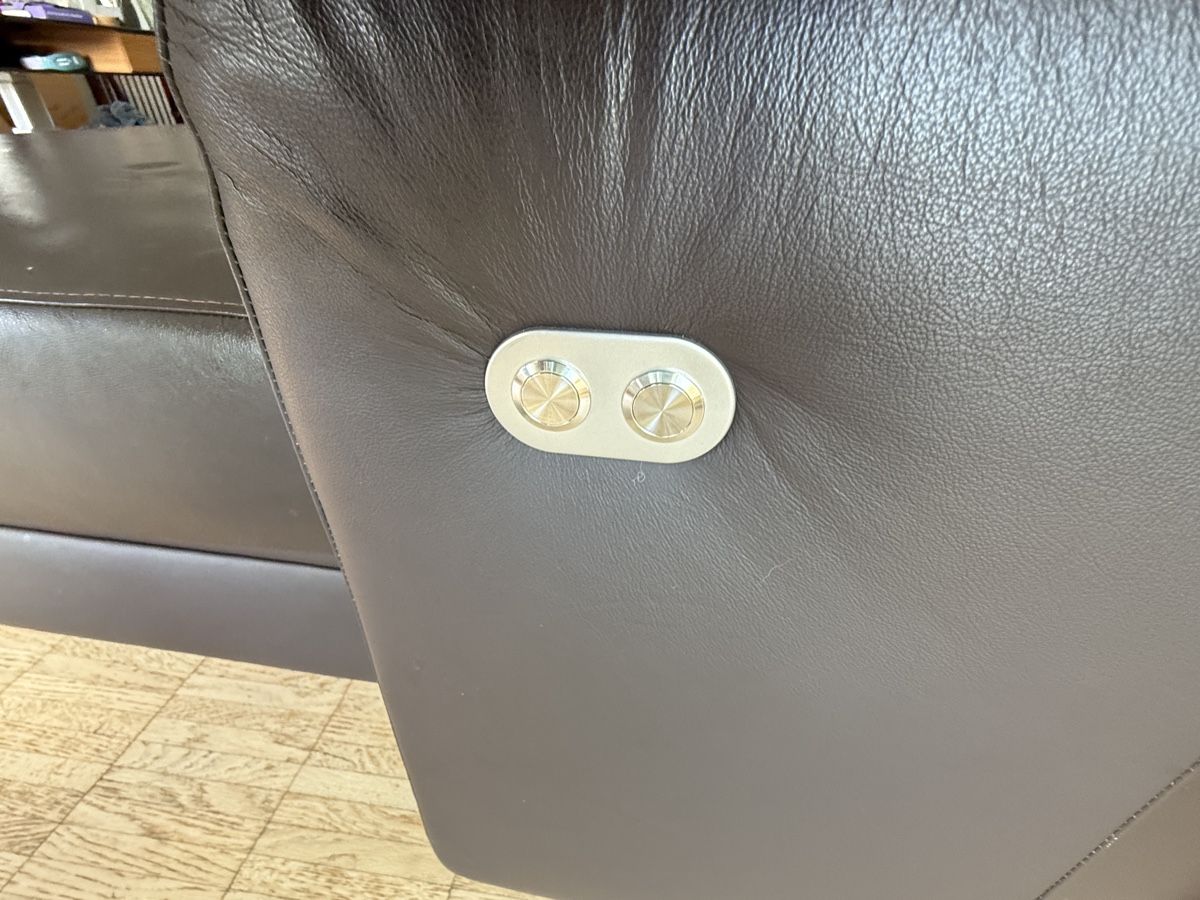 Sofas: Leder Sofa (ausklappbar) – Gebraucht aus Aarau von mad_sy5q 4