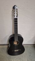 Schwarze Yamaha Gitarre C40