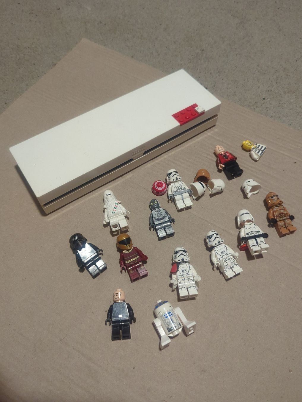 Lego Statuette: Lego Star Wars Figuren inkl. Etui – Usato da Wauwil venduto da MEC-NET 1