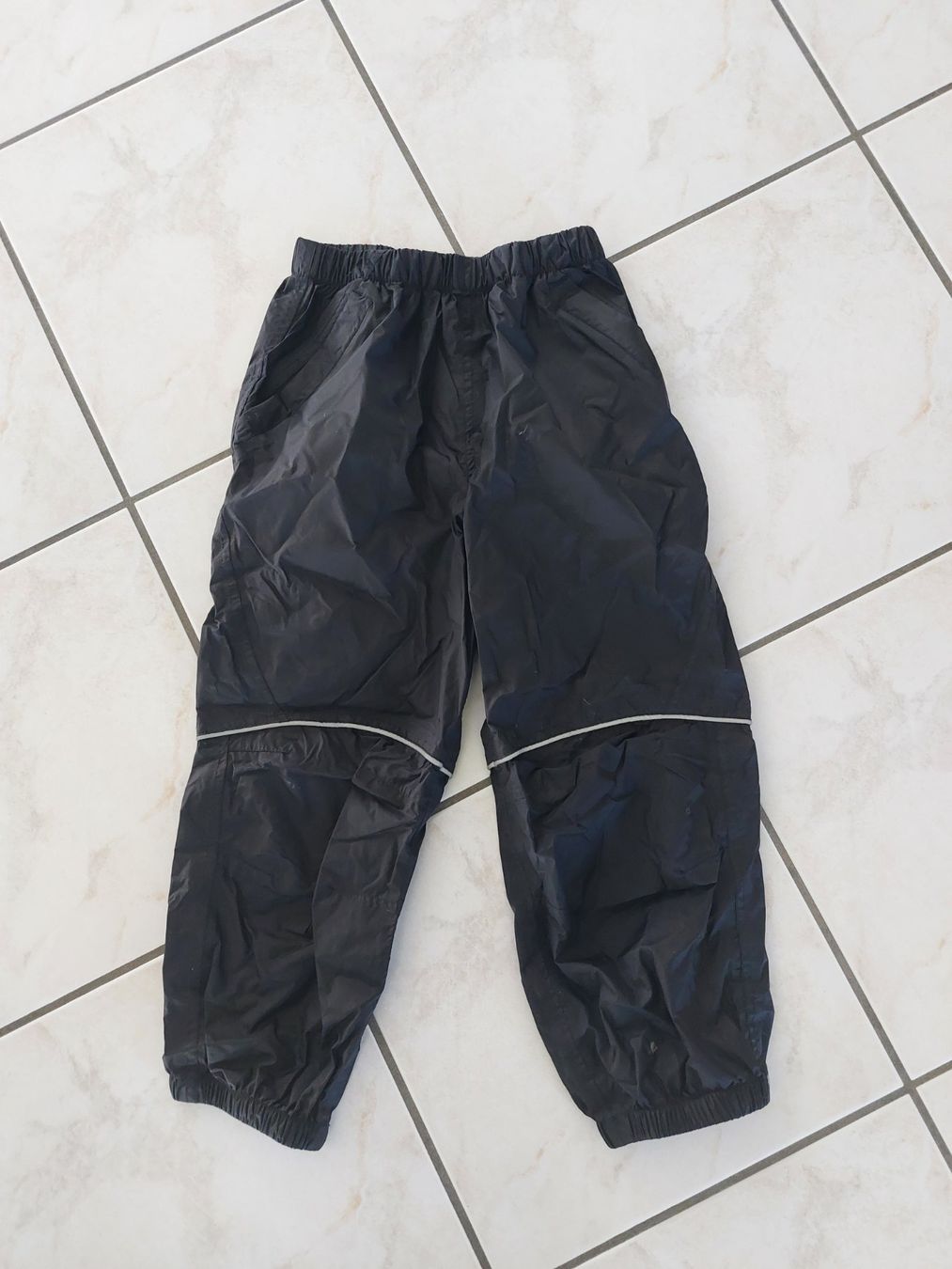 Pantalons: Regenhose Gr. 110/116 – D'occasion à Schmitten FR par ReniStern