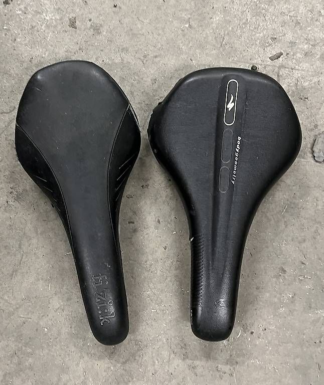 Fizik Pezzi di ricambio: Zwei Sättel (Fizik, Specialized) – Usato da Bern venduto da Achkrach