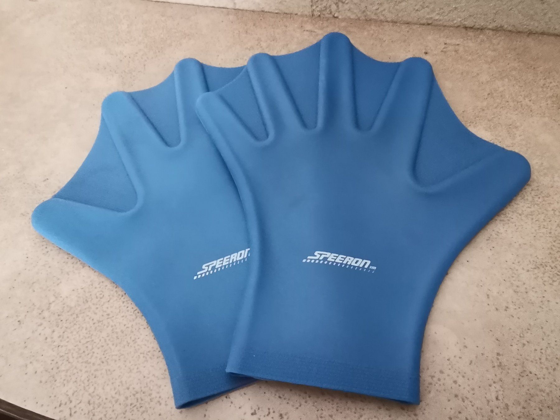 Guanti & manicotti: Schwimm-Handschuhe – Usato da Oftringen venduto da Esthiboy