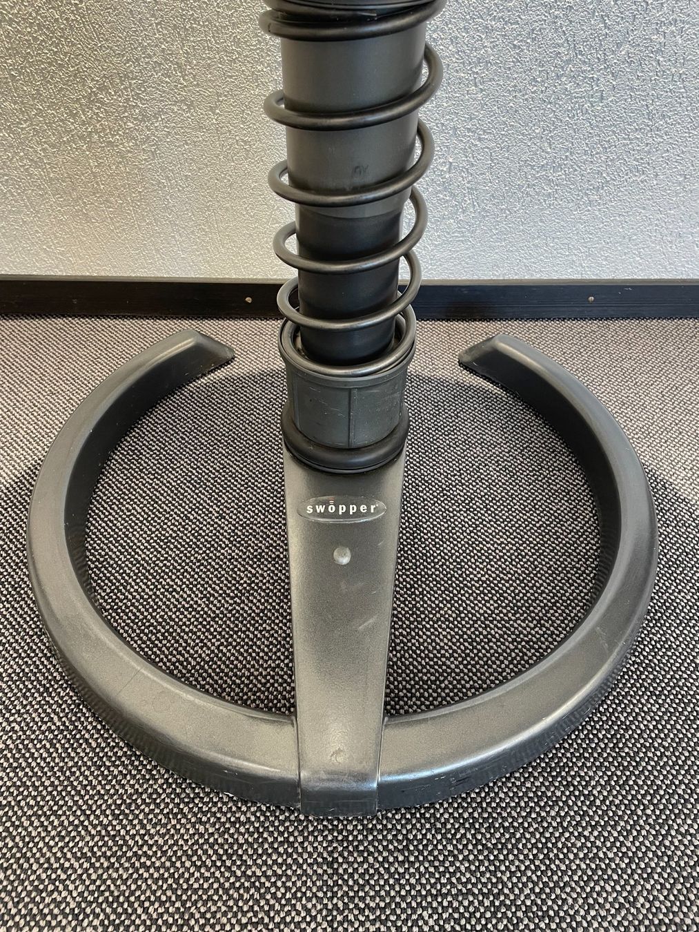 Stühle: Original SWOPPER ergonomischer Stuhl /Hocker – Gebraucht aus Neunkirch von  3