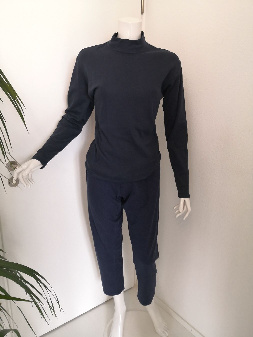 Negligees & Pigiami: 🤩LEABLE JOGGING-ANZUG PULLOVER & HOSE DUNKELBLAU – Usato da Olten venduto da Naja-Twins-Twins 1